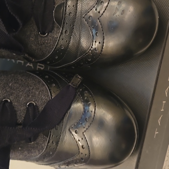 Tahari Black and Grey sz 9 heels. They are style TA-LORI - Picture 2 of 7